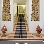 Savoy 4* Rom